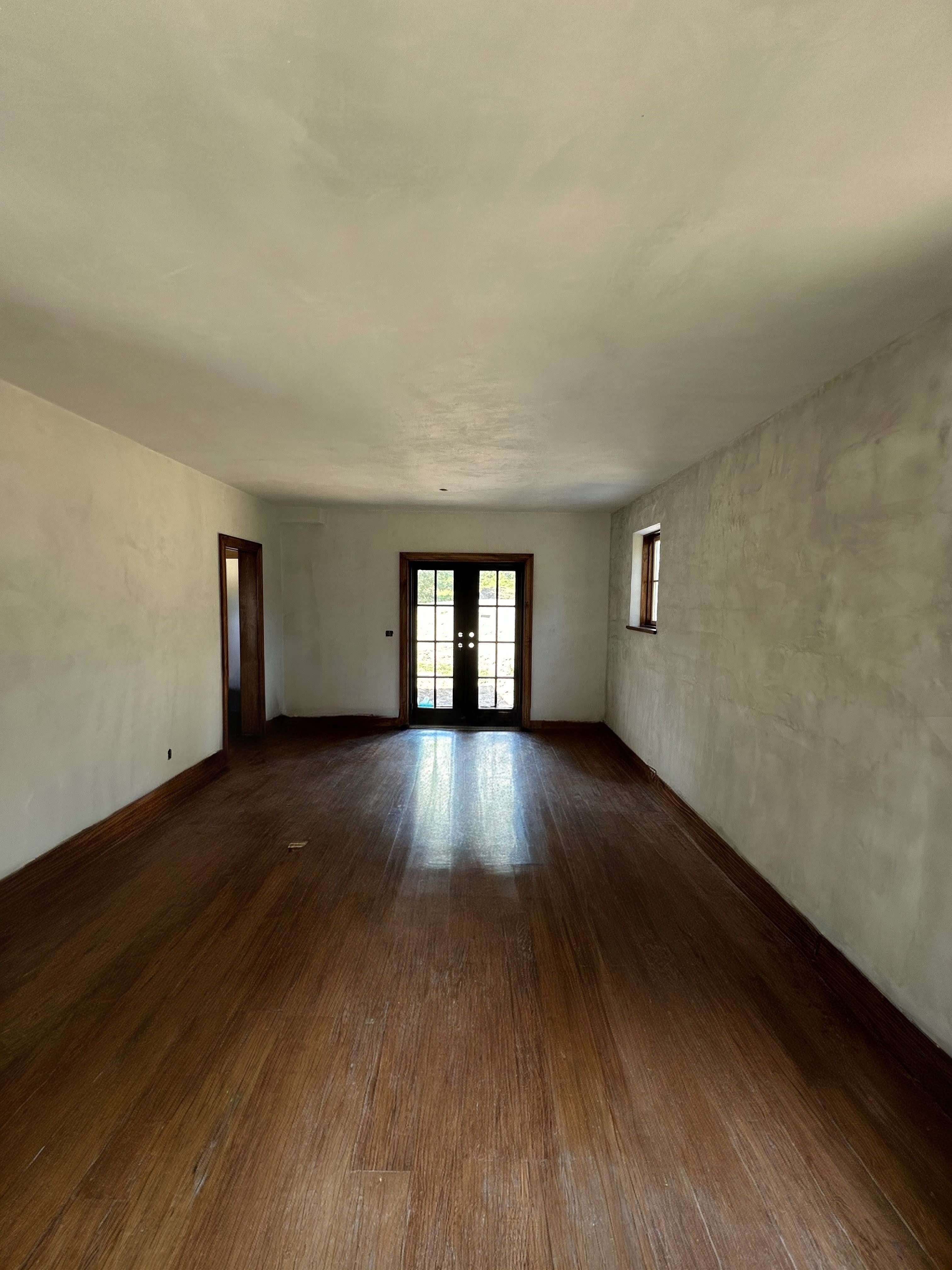 Two-coat veneer plaster system &mdash; Imperial basecoat under decorative finish